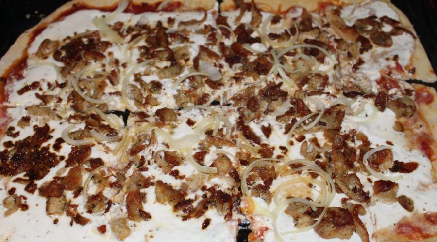 Zaziki-(Tsatsiki)-Pizza mit Hähnchenbruststreifen